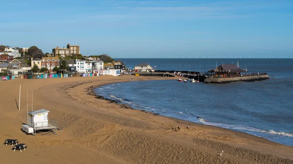 BROADSTAIRS, KENT / UK - 29 DE ENERO: Vista de la playa de Broadstairs Imágenes de stock libres de derechos