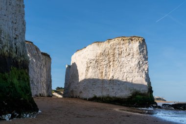 Kent Broadstairs yakınlarındaki Botany Bay 'deki tebeşir kayalıklarının görüntüsü