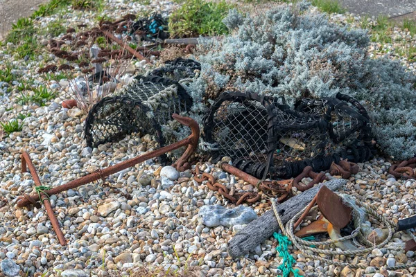 SELSEY BILL, WEST SUSSEX/UK - JANUARY 28 : Lobster pots and anch — Stock Photo, Image