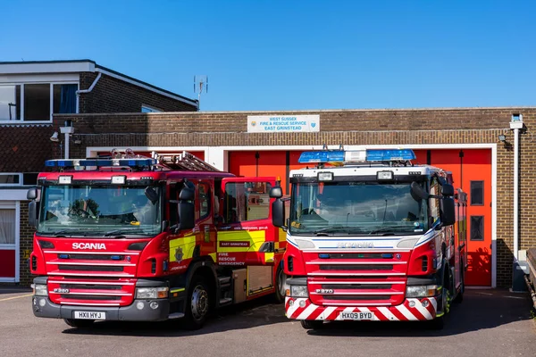 East Grinstead West Sussex Maj Två Brandbilar Parkerade Vid Brandstationen — Stockfoto