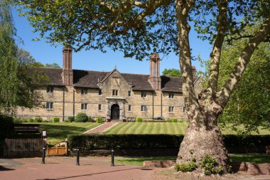 EAST GRINSTEAD, BATI SUSSEX / UK - 5 Mayıs: Sackville Koleji Doğu Grinstead Batı Sussex 5 Mayıs 2020