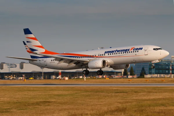 PRAGUE, CZECH REPUBLIC - SEPTEMBER 11: Smartwings Boeing B737-800 lands at PRG Airport on September 11, 2016. SmartWings is a brand of the Czech Travel Service Airlines. — Stock Photo, Image