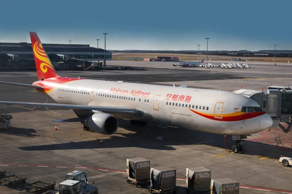 Boeing 767-300 Hainan Airlines espera la salida PRG Airport — Foto de Stock