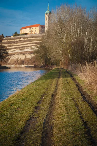 Κάστρο Μέλνικ με διάσημου αμπελώνα πάνω από τον ποταμό Labe κοντά στην Πράγα. — Φωτογραφία Αρχείου