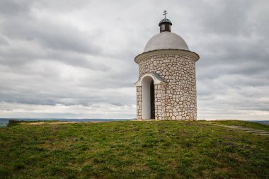 Bağ Simgesel Velke Bilovice Çek Cumhuriyeti'nde yakınındaki güzel manzaralı kilisede