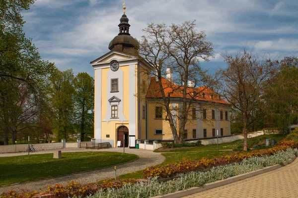 Chateau Ctenice przeznaczenia popularne ślub koło Pragi — Zdjęcie stockowe
