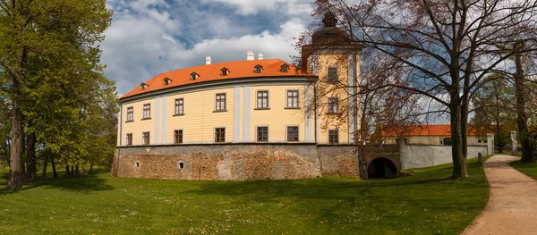 Chateau Ctenice популярное свадебное направление недалеко от Праги — стоковое фото