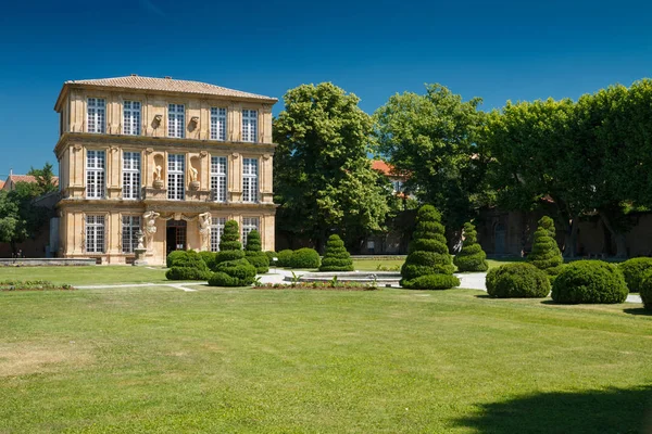 Pavillon de Vendome en bonito jardín durante soleado en Aix-en Provence, Francia —  Fotos de Stock