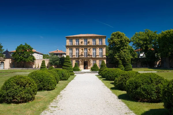 Pavillon de Vendome en bonito jardín durante soleado en Aix-en Provence, Francia —  Fotos de Stock