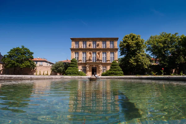 Pavillon de Vendome Fransa 'nın Aix-en Provence şehrinde güneşli bir havada