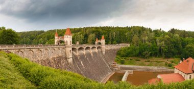 Nehirde Labe Barajı