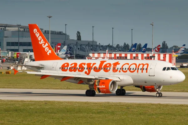 Airbus A319 easyJet Airline — Stock fotografie