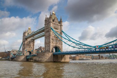 Londra 'daki kule köprüsü.