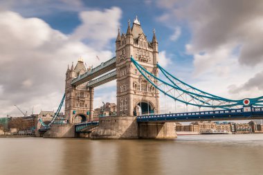 Londra 'daki kule köprüsü.