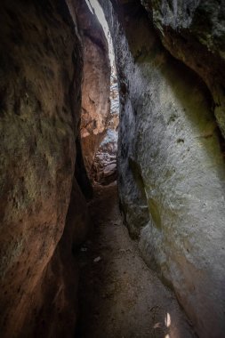 Kum taşı kayalıklarında labirent
