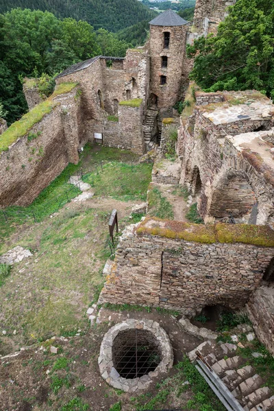 Ruinas del castillo de Hasistejn — Foto de Stock