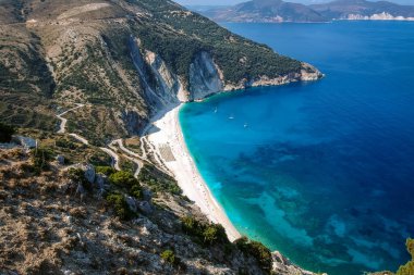 Yunanistan 'ın Kefalonia adasındaki güzel Myrtos plajı manzarası