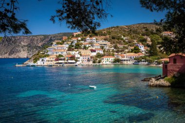 Kefalonia Adası 'nda küçük bir köy. Ahmaklar