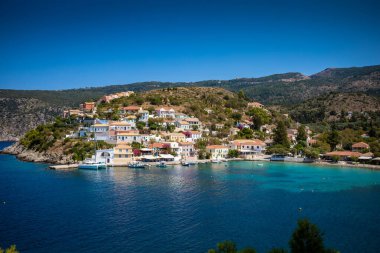 Kefalonia Adası 'nda küçük bir köy. Ahmaklar