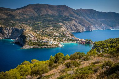 Kefalonia Adası 'nda küçük bir köy. Ahmaklar