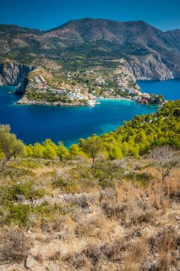 Kefalonia Adası 'nda küçük bir köy. Ahmaklar