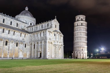 Piazza dei Miracoli 'deki Katedral ve Eğik Kule, Pisa, İtalya