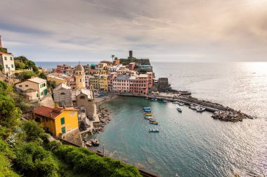 İtalya 'da Cinque Terre adında küçük bir köy.