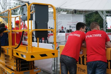 Tüm Rus yarışmalar Staplercup, forklift turnuva finalinde. Rusya, Moskova, 13 Temmuz 2017 Sokolniki Park