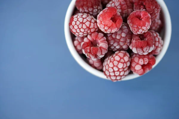 Frozen berry raspberry with white hoarfrost — Stock Photo, Image