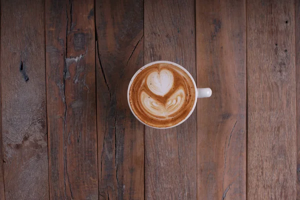 Una taza de café en una mesa de madera — Foto de Stock