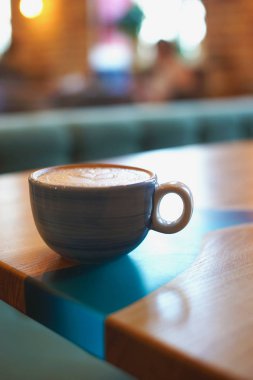 Tahta ve epoksi masa