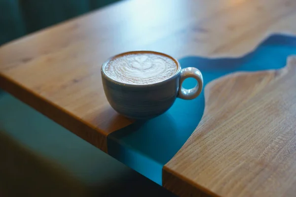 Tahta ve epoksi masa