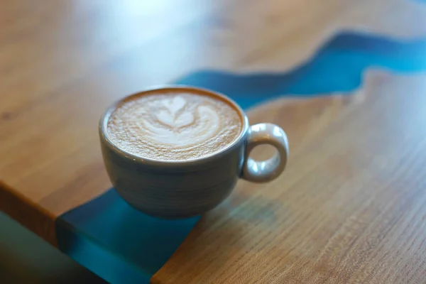 Tahta ve epoksi masa