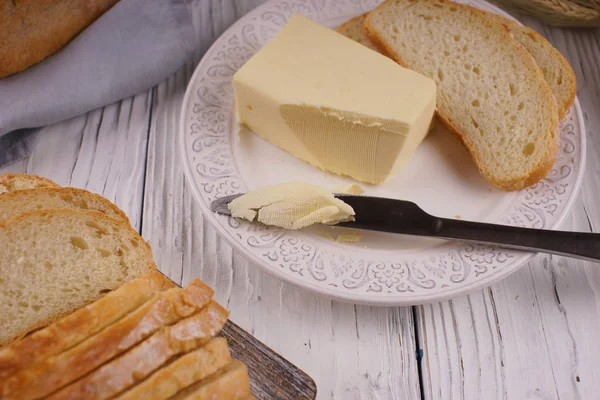 Pão Branco Sobre Fundo Branco — Fotografia de Stock