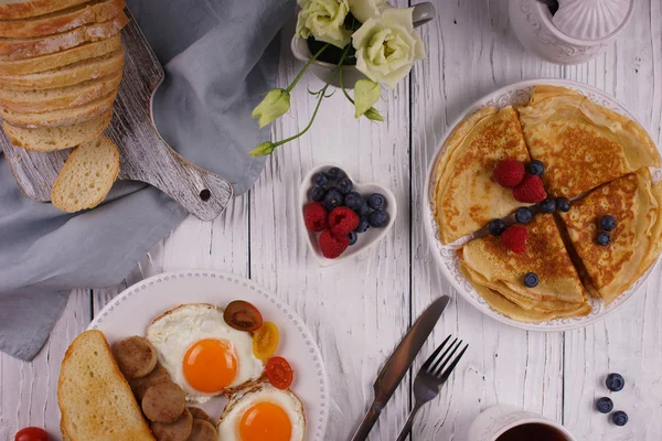 Breakfast Pancakes Fried Eggs — Stock Photo, Image