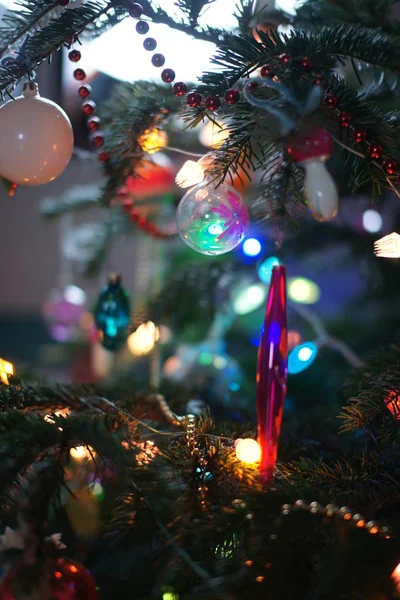 Colored Toys Garlands Ribbons Green Fir Tree Room Background — Stock Photo, Image