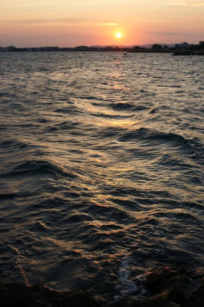 Romantic Sunset Shore Reflection Sun Rays Sea Water Harbor Background — 스톡 사진