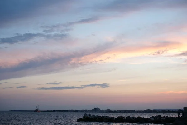 Mooie Gekleurde Zonsondergang Boven Zee — Stockfoto