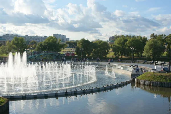 Chorros Agua Fuente Ciudad Con Chorros Espuma Agua — Foto de Stock