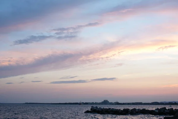 Mooie Gekleurde Zonsondergang Boven Zee — Stockfoto