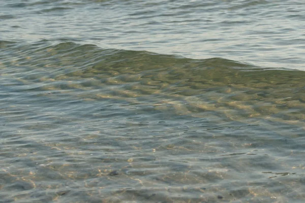 Czysta Woda Morska Kręconymi Falami Tle Plaży — Zdjęcie stockowe