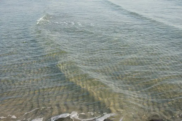 Helder Zeewater Met Blauwe Golven Zee Achtergrond — Stockfoto