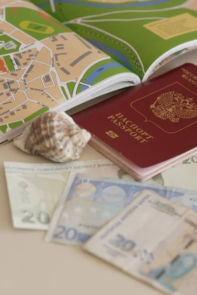 Passaporte Russo Com Moeda Estrangeira Dinheiro Mapa Mundo Fundo Mesa — Fotografia de Stock