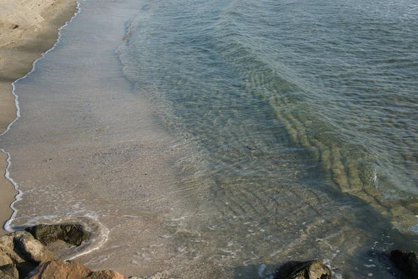 Чистая Вода Волнами Фоне Пляжа — стоковое фото