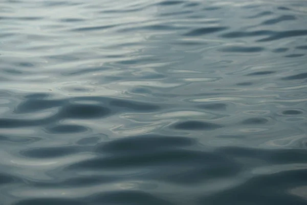 Tiefblaues Wasser Meer Mit Sonnenreflexion Hintergrund — Stockfoto