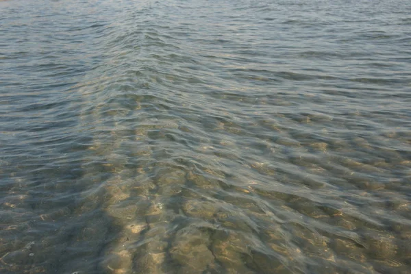 Mar Incrível Água Clara Com Ondas Fundo Praia — Fotografia de Stock