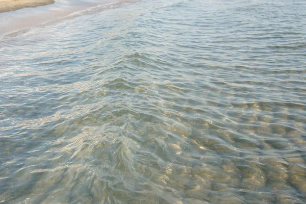 Fantastiskt Klart Vatten Med Vågor Stranden Bakgrund — Stockfoto