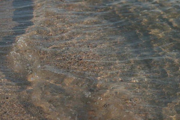 Красивые Морские Волны Чистой Воде Солнечном Фоне Пляжа — стоковое фото