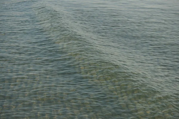 Pequeñas Olas Costeras Claras Orilla Del Mar Con Fondo Agua — Foto de Stock