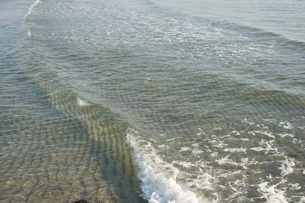 Helder Zeewater Met Blauwe Golven Zee Achtergrond — Stockfoto